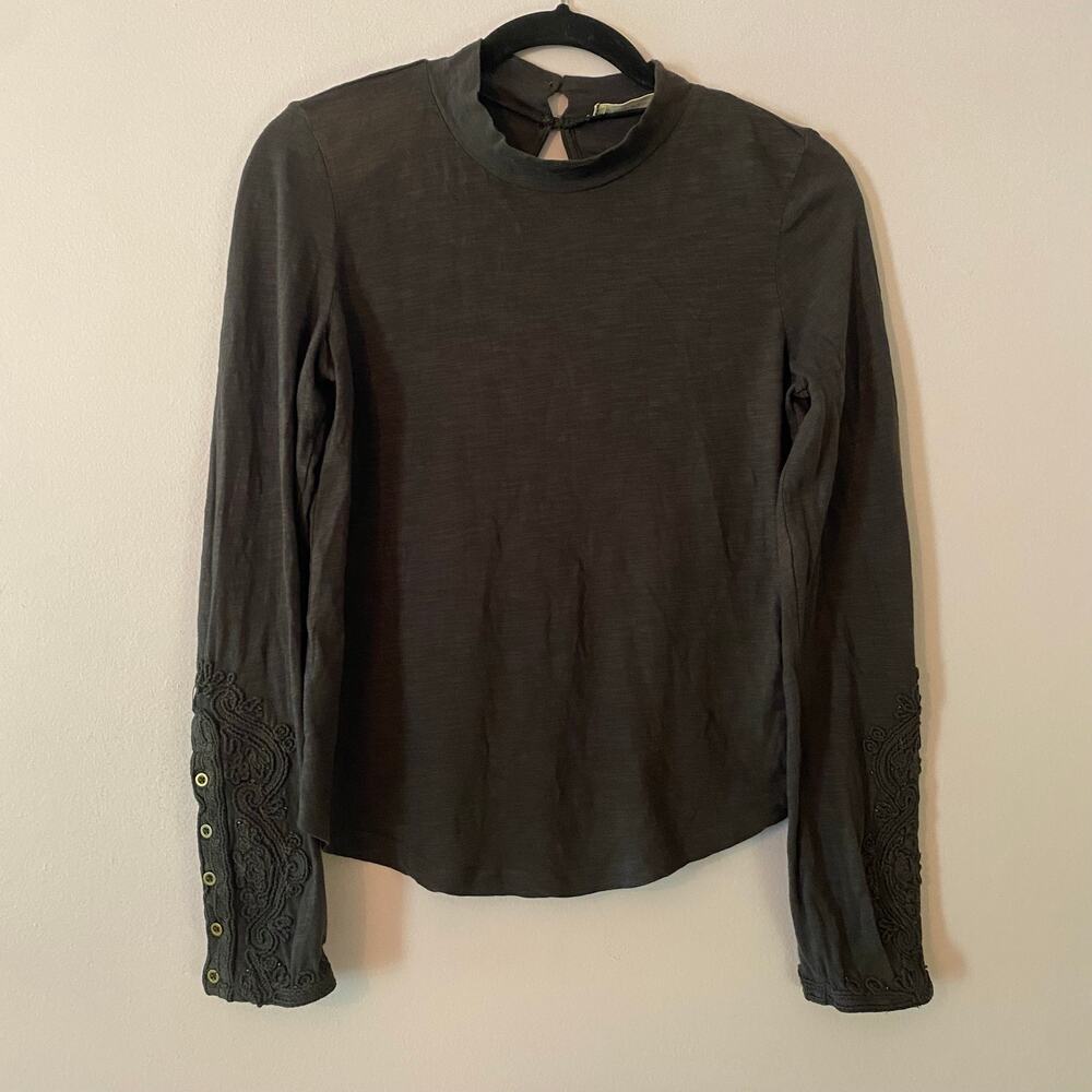 We The Free Gray High Neck Long Sleeve Loungewear Shirt Lace Beaded Cuffs XS